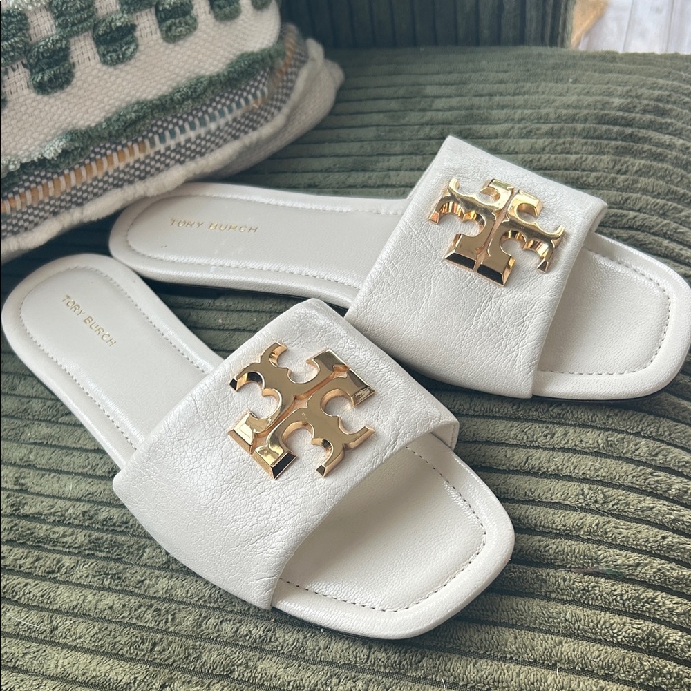 Tory Burch White Sandals with Gold Emblem 7.5 slides